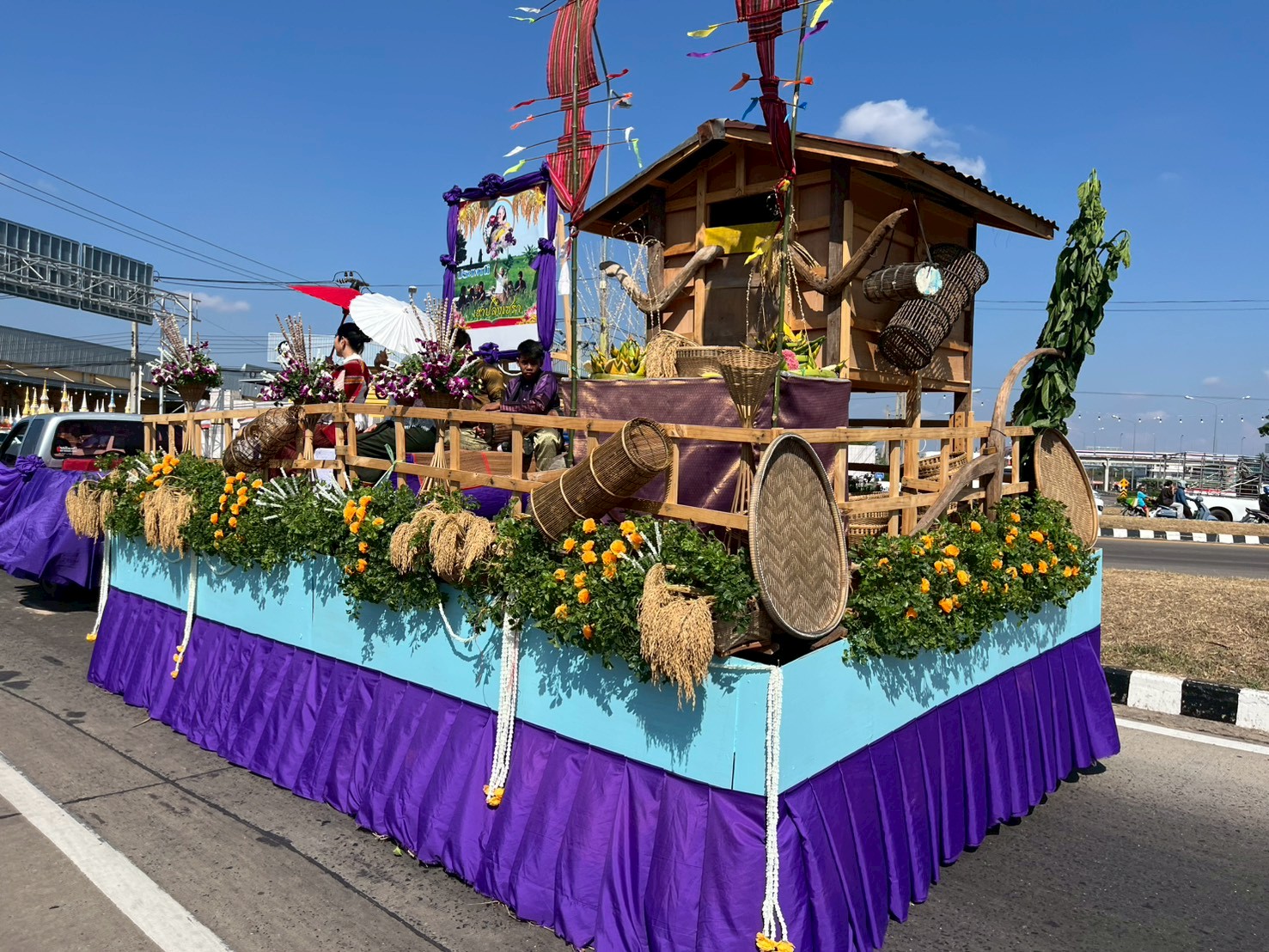 งานศิลปวัฒนธรรมงานเทศกาลของดีอำเภอปราสาท และงานกาชาด ประจำปี 2568