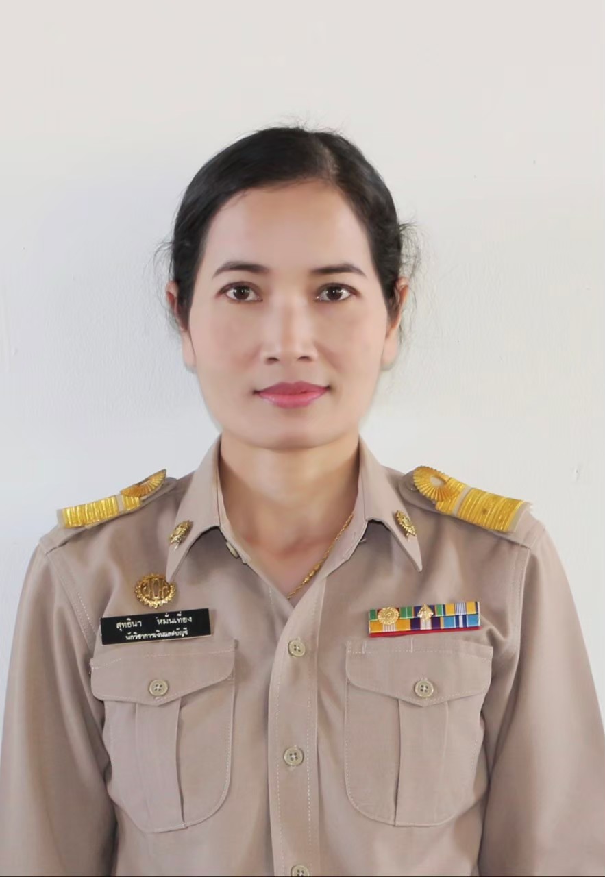 นางสาวสุทธินา    หมั่นเที่ยง 