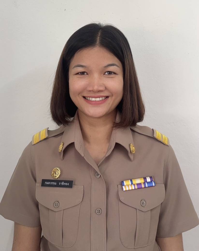 นางสาวกมลวรรณ ราษีทอง